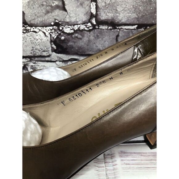 Salvatore Ferragamo Brown Leather Almond Toe Pump Heels Women Sz 8AAA US/38.5 - Picture 12 of 16